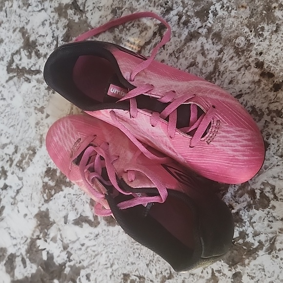 Umbro Youth Soccer Cleats - Picture 7 of 8